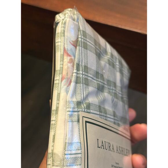 VTG New Laura Ashley Melrose pillowcases floral plaid Cottage Core - Picture 5 of 6